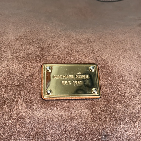 Michael Kors. 'jet Set' Code: B-1206 Taupe Brown Suede Leather Tote. - Picture 4 of 13